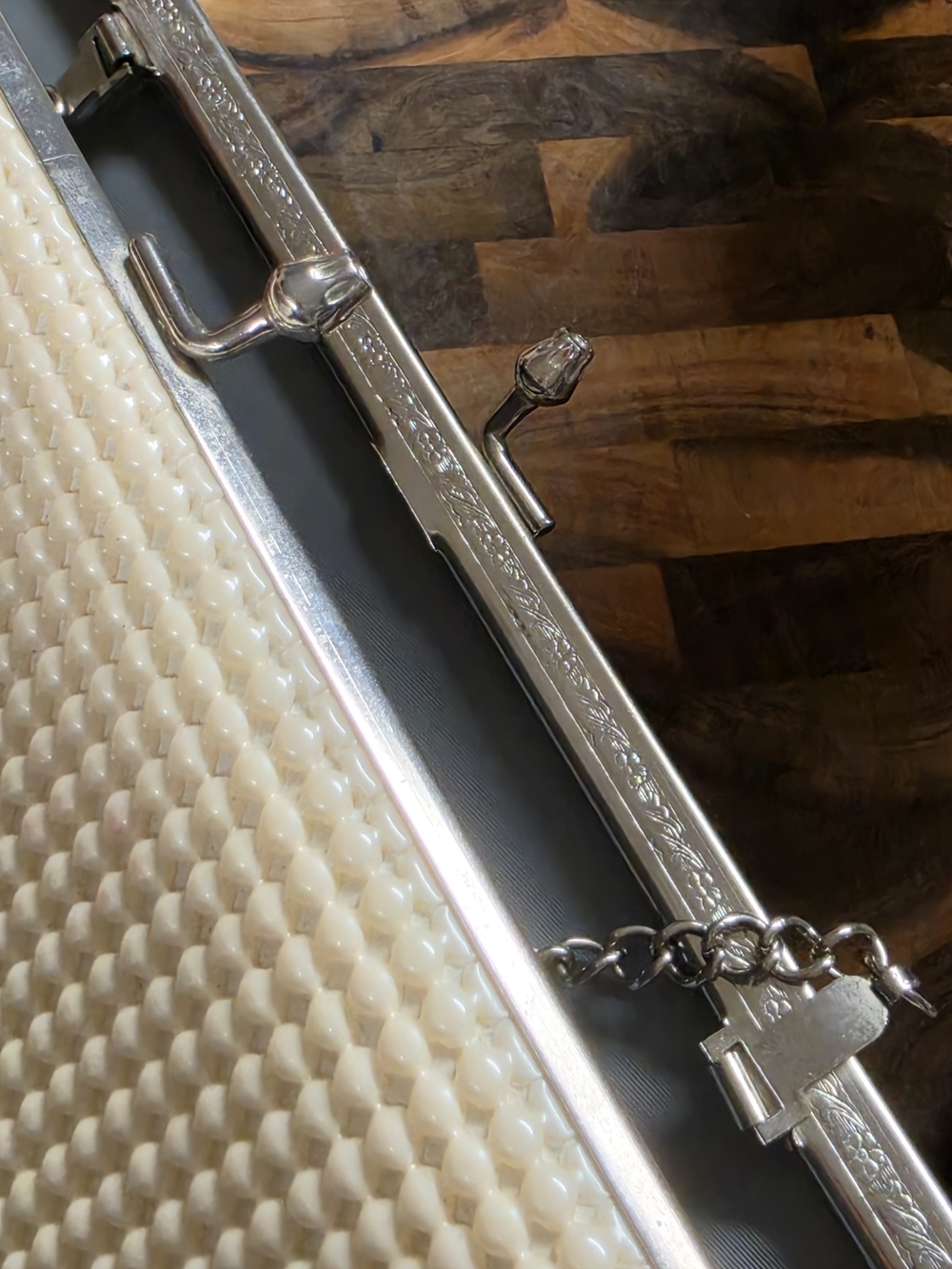 Vintage Cream Pearl-Textured Cocktail Clutch - Picture 6 of 12